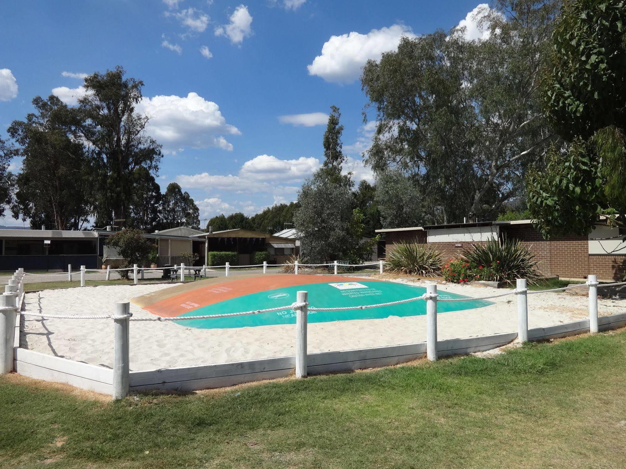 Big4 Breeze Holiday Parks - Eildon Kültér fotó